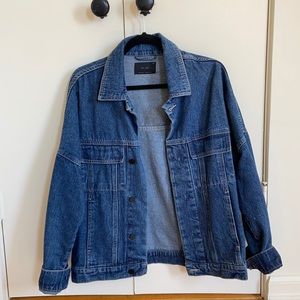 Super cute oversized jean jacket only worn once!